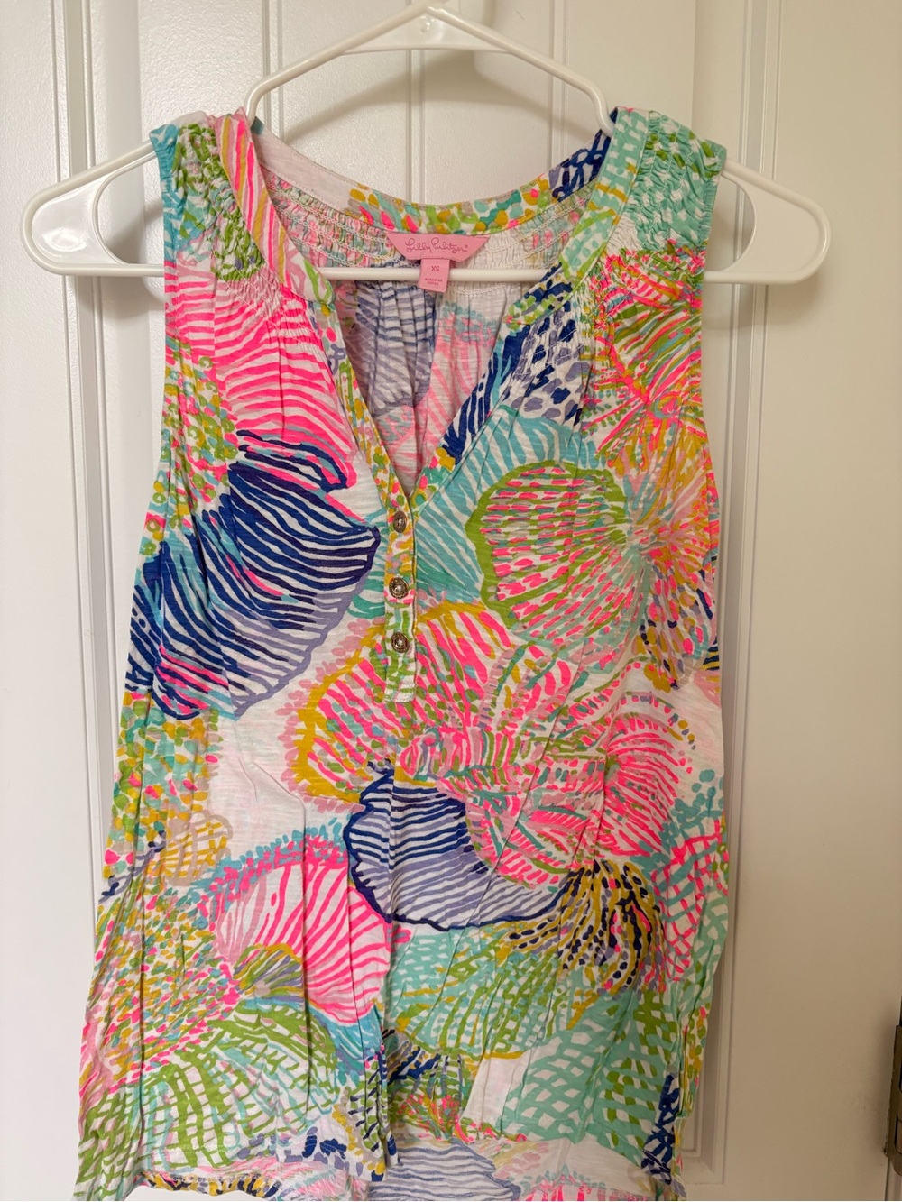 Lilly Pulitzer V-Neck Floral Tank in Roar of the Seas Print